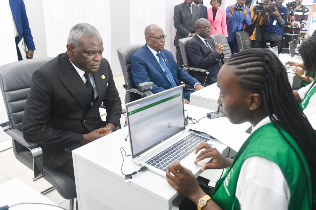 Le Premier Ministre,Chef du Gouvernement Anatole Collinet MAKOSSO a lancé officiellement l’enrolement biométrique des assurés de la caisse d’assurance maladie universelle (CAMU)