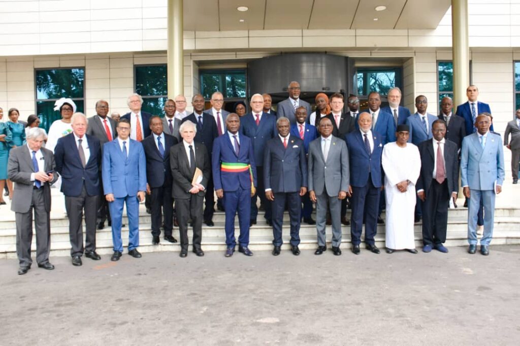 Le Premier Ministre  Chef du Gouvernement, Anatole Collinet MAKOSSO a ouvert la réunion de réflexion des membres africains de l'Académie Nationale de Médecine France