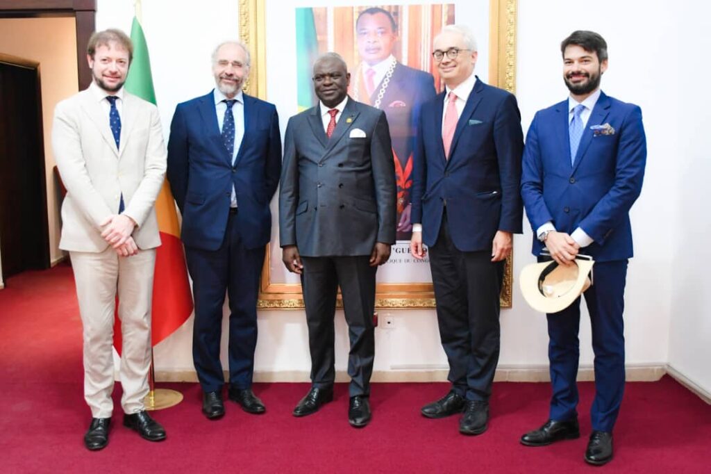 Le Premier Ministre, Chef du Gouvernement Anatole Collinet MAKOSSO a accordé une audience à une délégation italienne venue au Congo dans le cadre du Plan Mattei