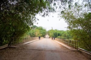  le Premier Ministre a visité le pont sur la Rivière Niari.