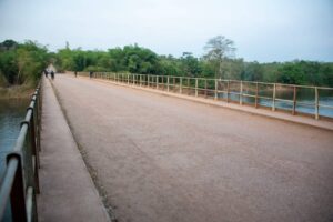  le Premier Ministre a visité le pont sur la Rivière Niari.