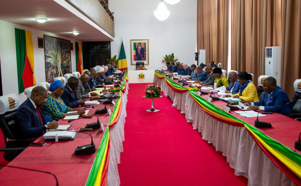 Le Premier Ministre, Chef du Gouvernement, Anatole Collinet MAKOSSO, a présidé ce Mercredi 9 octobre 2024 la réunion du Conseil de Cabinet 