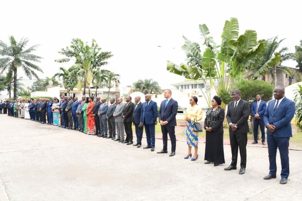 Anatole Collinet MAKOSSO, lors d’une réunion convoquée dès 8h00 ce lundi avec l’ensemble de son personnel