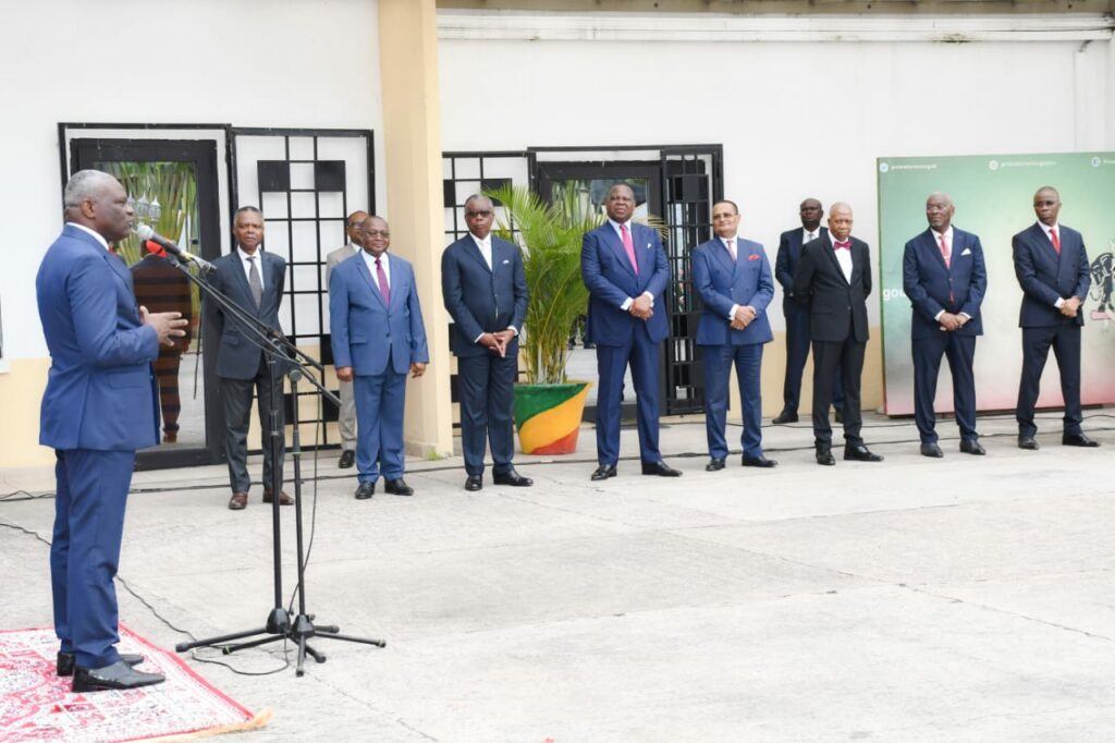 Anatole Collinet MAKOSSO, lors d’une réunion convoquée dès 8h00 ce lundi avec l’ensemble de son personnel