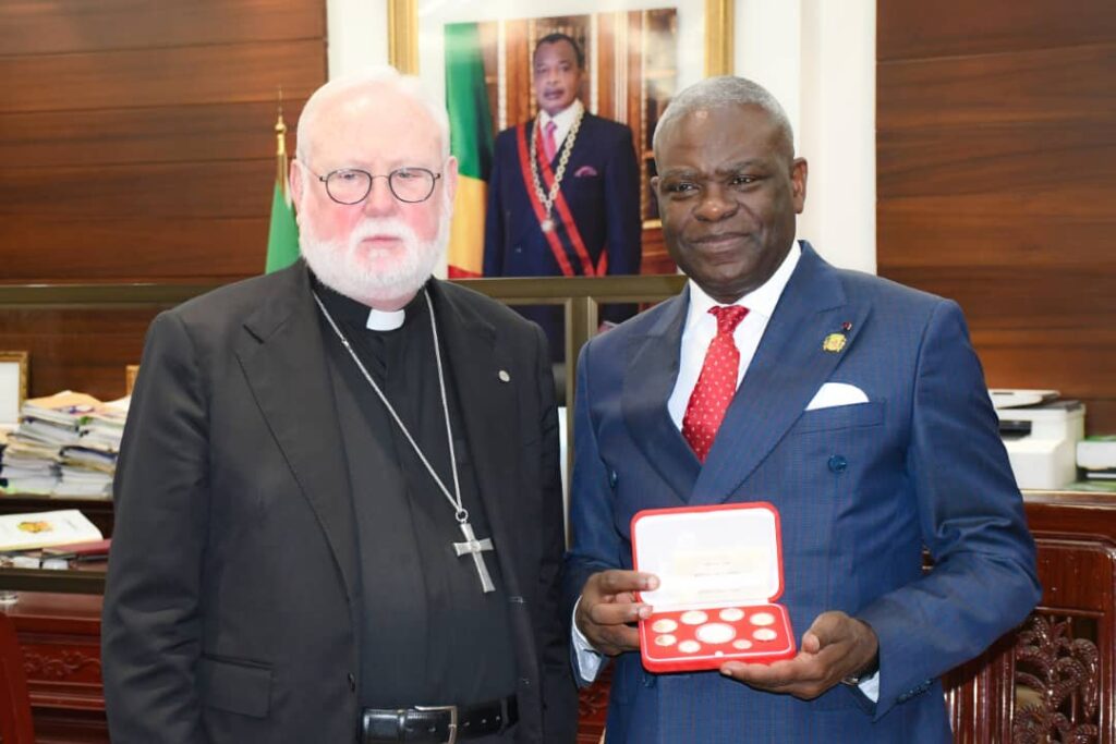 Le Premier Ministre, Chef du Gouvernement Anatole Collinet MAKOSSO a reçu en audience S.E.Monseigneur Paul Richard GALLAGHER, Secrétaire du Saint-Siège