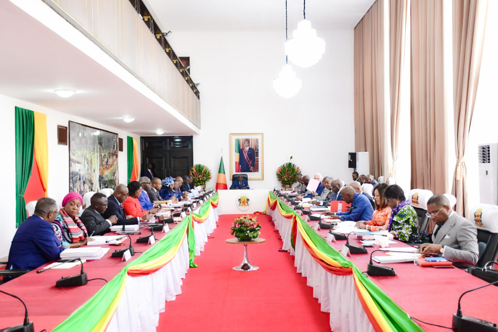 le Premier Ministre, Chef du Gouvernement Anatole Collinet MAKOSSO a présidé la réunion du Conseil de Cabinet au Palais des Congrès